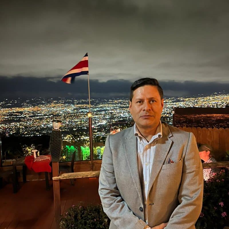 Dr. Edgar González Palacios